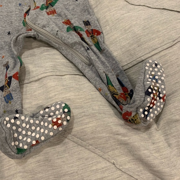 Hanna Andersson nutcracker pajamas. Size 6-12 months - Picture 3 of 4